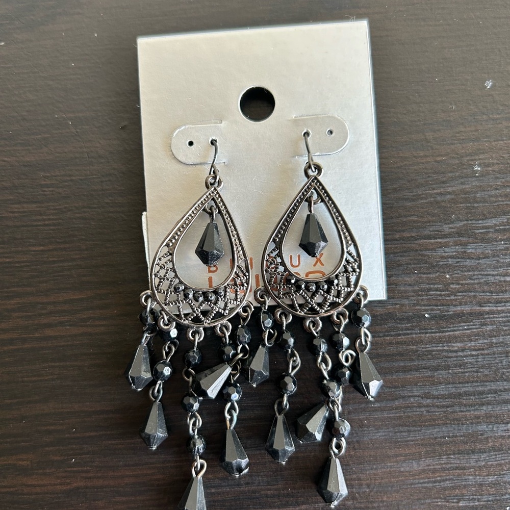 3 for 10$ Lux Black Teardrop Earrings with Intricate Design